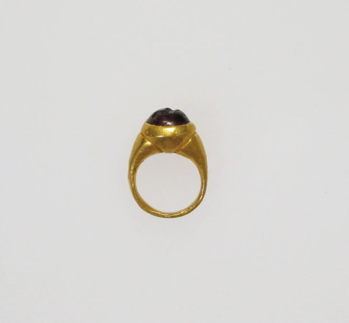 Roman gold ring with a domed dark red garnet, seen from the side; 1st century BC–1st century AD; The Met 1992.263.10